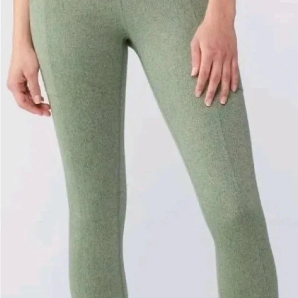 REI Active Pursuits Co Op 7/8 Textured Leggings small - Picture 6 of 6